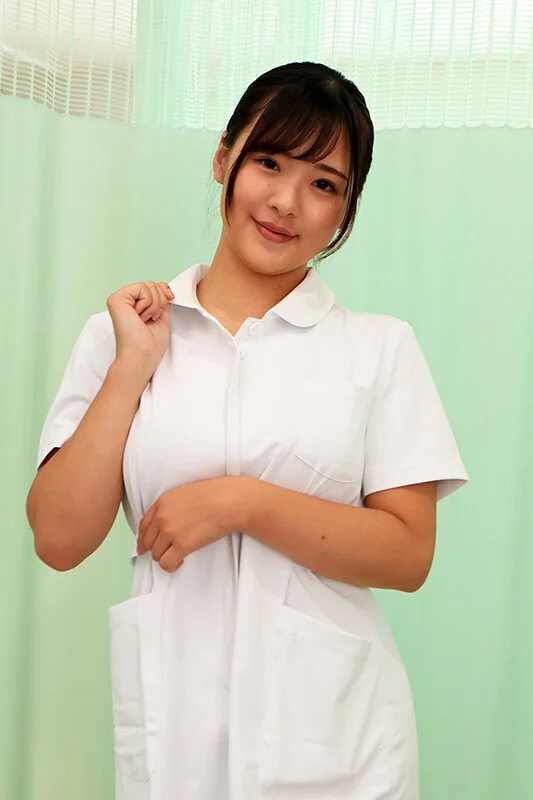 フェラチオしてくると噂の美人看護師 岡本莉里-5