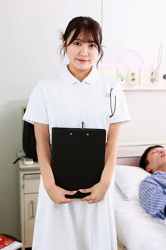 フェラチオしてくると噂の美人看護師 姫咲はな-1
