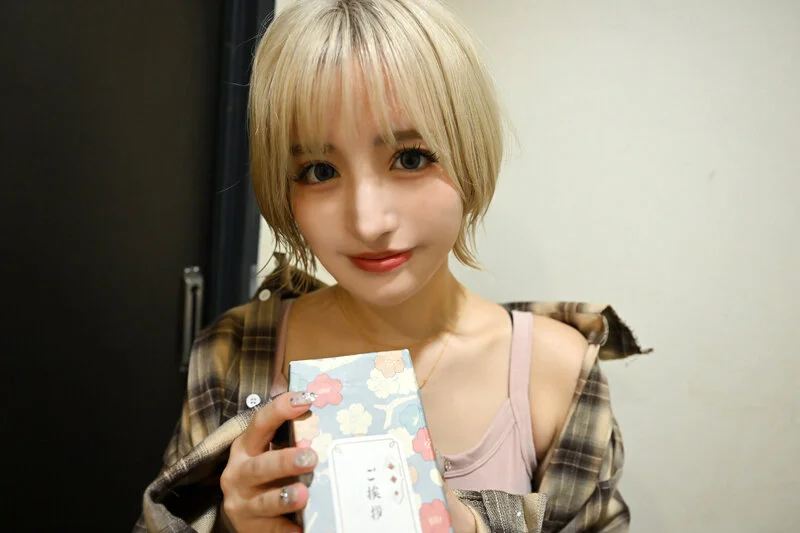 【VR】チ●ポジャンキー白ギャル！！【8K超肉感特化】お隣さんがが戸締りのしてないボクの家に勝手に入ってきて毎日●して何度もザーメン搾りとられた夜…-3