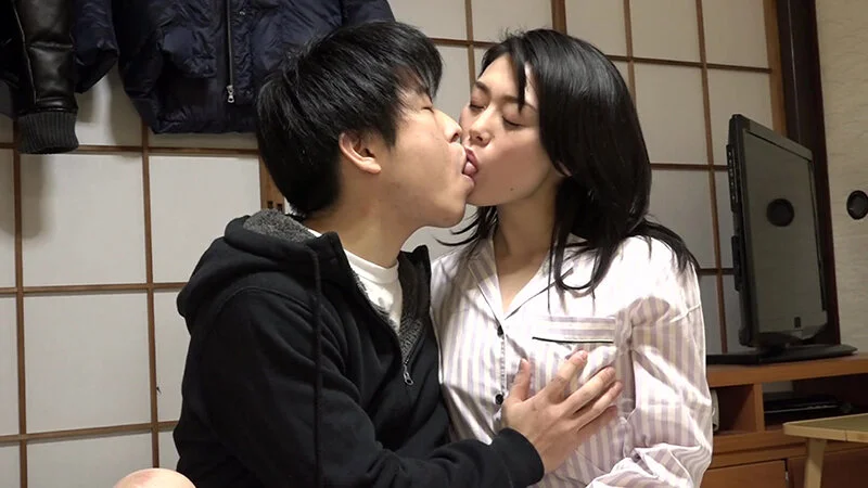 面倒見が良すぎるアパートの管理人のおばちゃんはポコチンの世話もしてくれるのか4時間SP（2）-1