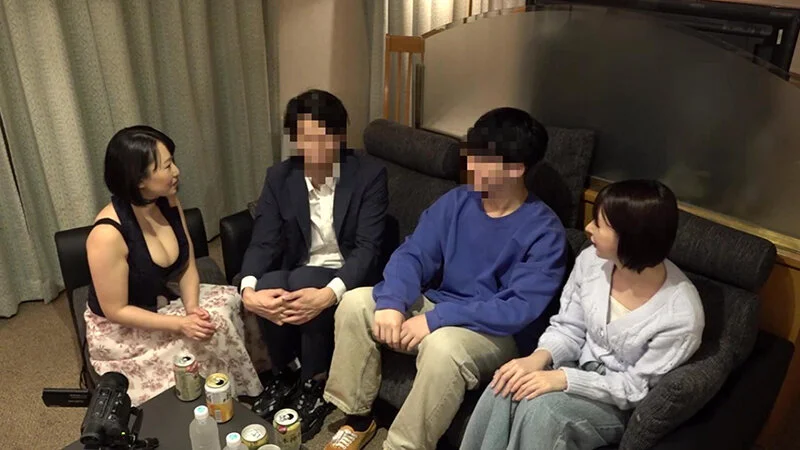 闇サイトで見つけたセフレ交換サークルの禁断ハメ撮り動画 総集編～カフェ店員の清楚系淫乱娘から専業主婦のムチムチ美熟女まで-1