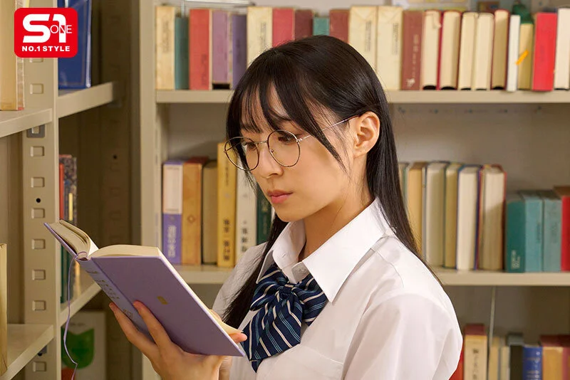 無口で大人しい女生徒になら何しても許してくれるっしょ。教師の俺は陰キャ可愛い図書委員を犯●てイカせまくった。 新木希空-2