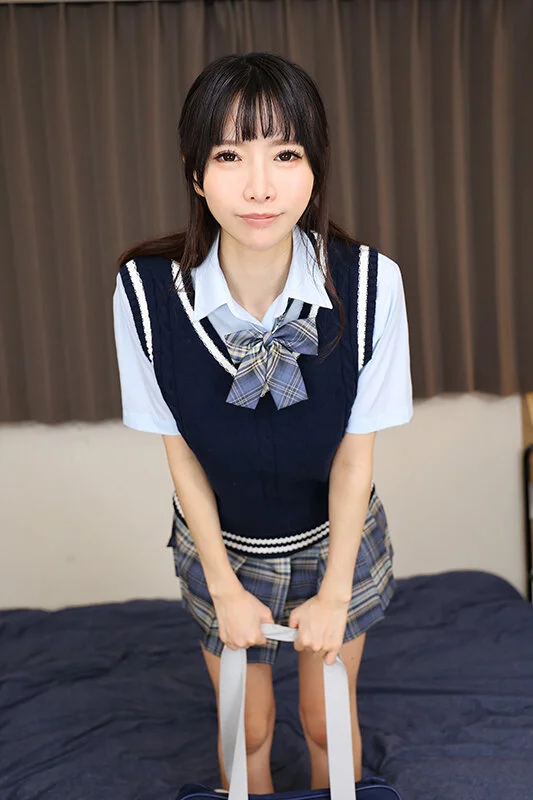 【VR】【8K VR】発育美乳がこぼれる無防備ノーブラ誘惑であざとく距離感を詰めてくる姪っ子と理性揺さぶられまくりの同居生活 雛乃ゆな-3