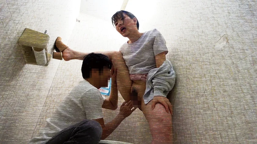 パチンカス人妻トイレSEX●撮 完全隠し撮り 中出しされた人妻10人-9