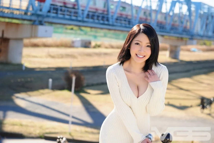 乳首責めだけでイクほど感度の高い美人妻と…おじさんぽ 4時間BEST 2 AVよりエロいエッチ見たくない？4人の美人妻たちと下町探索お散歩デート。おじさんに足を絡めて中出しさせる奥さんたちの敏感反応が超ヤバい！ 香山美桜 向井こころ 白石悠 なごみ-8