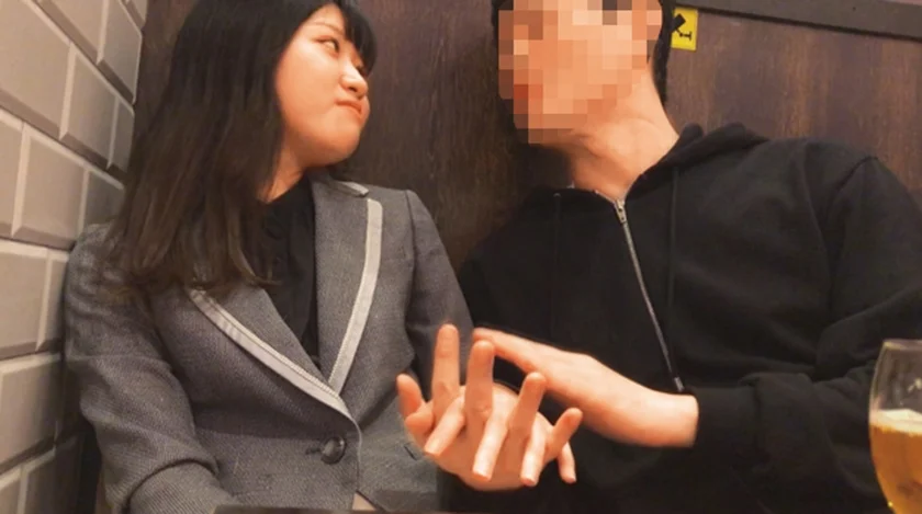 奥さん、一緒に飲みませんか？ 人妻にお酒とザーメン飲ませてみました チ●ポを欲しがり生セックスも許す人妻4人 東京の路上で人妻をナンパしてみた-23