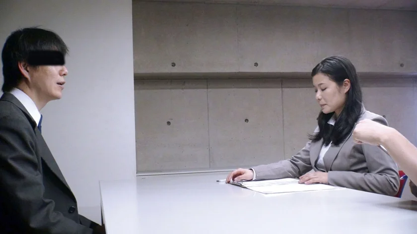 新人女性社員が面接官 002-9