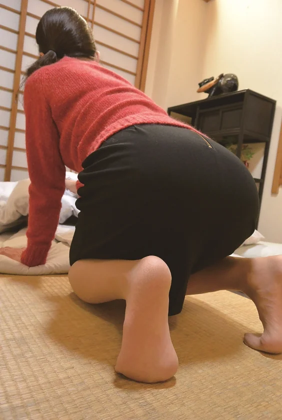 堅物の妻を騙して整体師に性感マッサージを…N.K(仮名)53歳 二ノ宮慶子-2