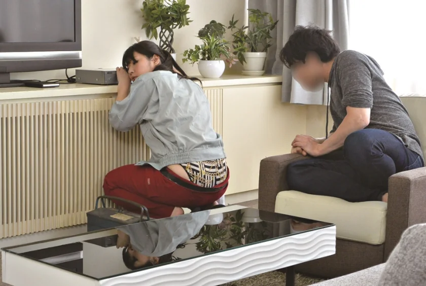 電気屋の関西弁丸出しなお姉さんの爆乳おっぱいにHなイタズラ 高城彩-9