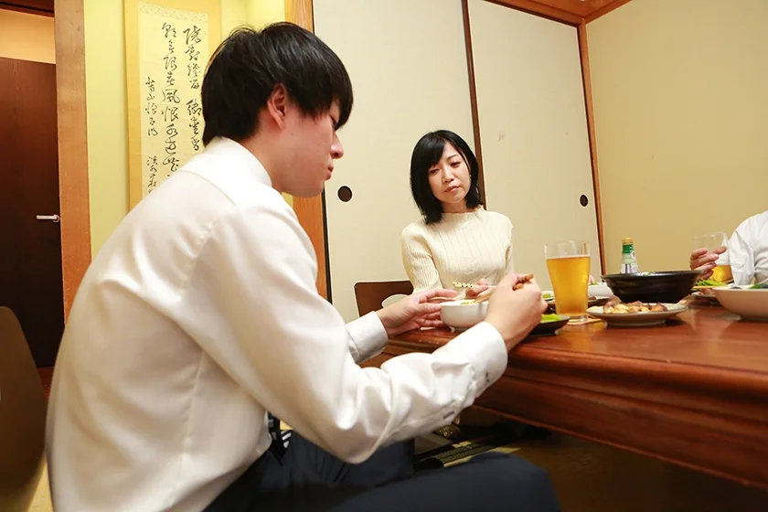 欲求不満の妻をデカチンの部下と2人きりにしてみたら4時間SP(2)-3
