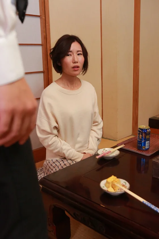 欲求不満の妻をデカチンの部下と2人きりにしてみたら4時間SP(2)-5