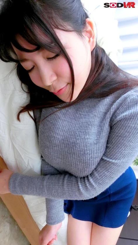 【VR】脱衣所いったら友達のお姉ちゃんがバスタイム！すりガラス越しにくっきり映る爆乳ボディと脱ぎたてブラジャーでフル勃起していると・・・ in友人宅 優月まりな-1