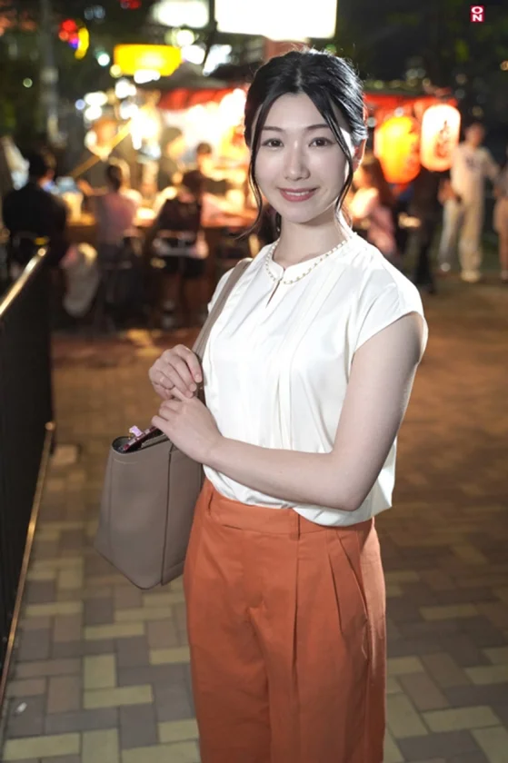【初撮り】プロレスファンの美人WEBデザイナー 筋トレが趣味で男性のタイプももちろん巨根マッチョ 軟体で潮が吹きやすくイラマ好きの博多美女と週末ねっとり中州デート かれん・23歳-1