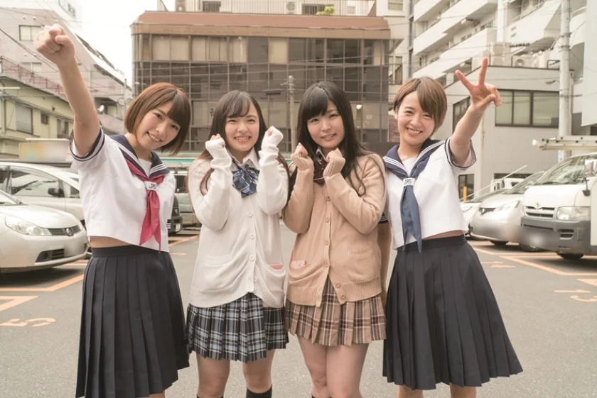 ガチ童貞素人限定！あなたの自宅で4人の美少女が突撃ハーレム筆下ろし♪しかも真正中出しスペシャル！！-1