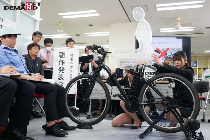 SOD女子社員 噴射式2穴交互挿入アクメ自転車がイクッ！ 新車発表会の実験台となりイキまくった、2名の女子社員 桜庭洋子 星野優衣香-2