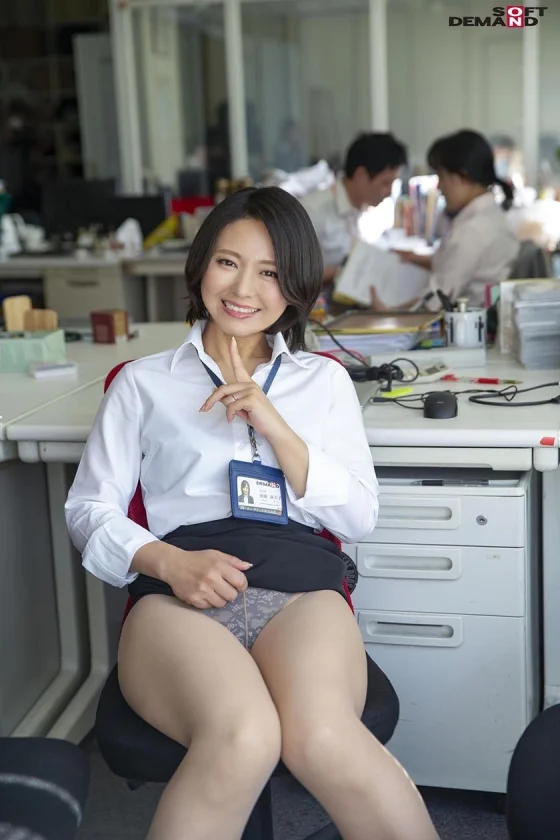 SOD女子社員 若手男子社員にこっそり中出しを求めて社内カップル逆NTRしちゃいました(ハート)  宣伝部中途入社3年目 綾瀬麻衣子 47歳-1