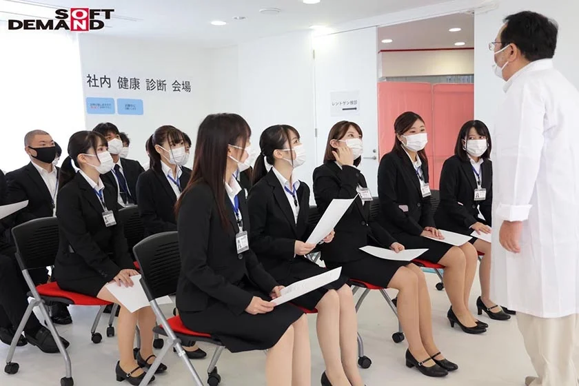 SODに今年入社した新入社員7人が同僚の前でアソコを晒して凝視されちゃう男女混合全裸健康診断 2021 色井七那 水沢愛 真田淳 加賀美玲 尾形芽衣-1