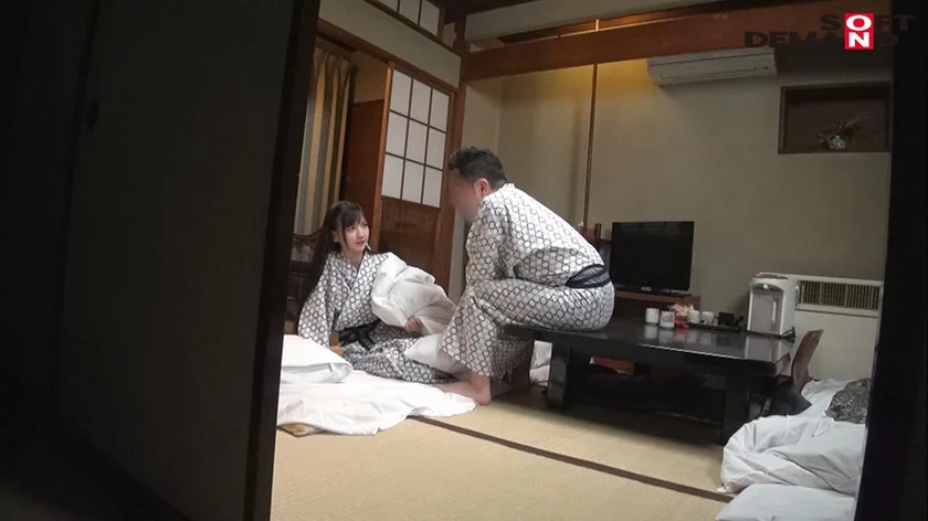 宮崎リンに地方出張命令！もし相部屋になった大嫌いな上司(営業部5年目/林/28歳)のチ○ポがドストライクだったら…？-6