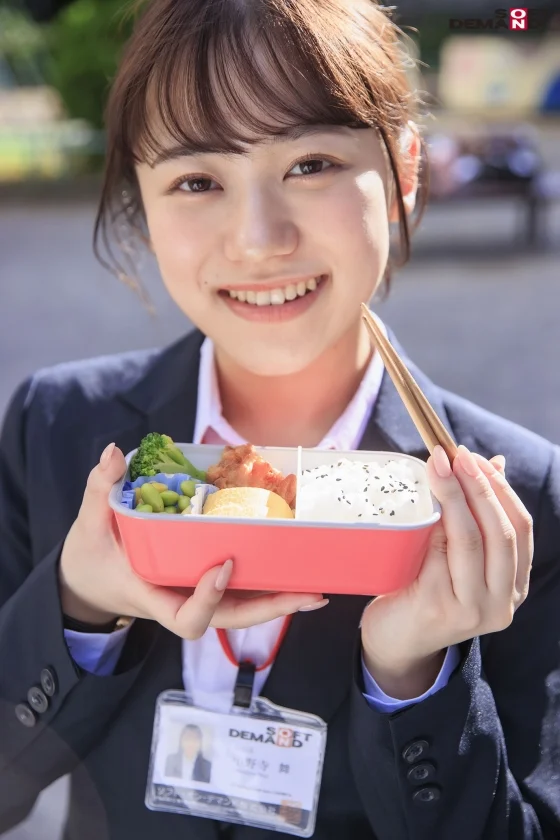 新卒で一番の努力家 みんなの妹的存在！ 宣伝部入社1年目小野寺舞 (21)AV出演！-2