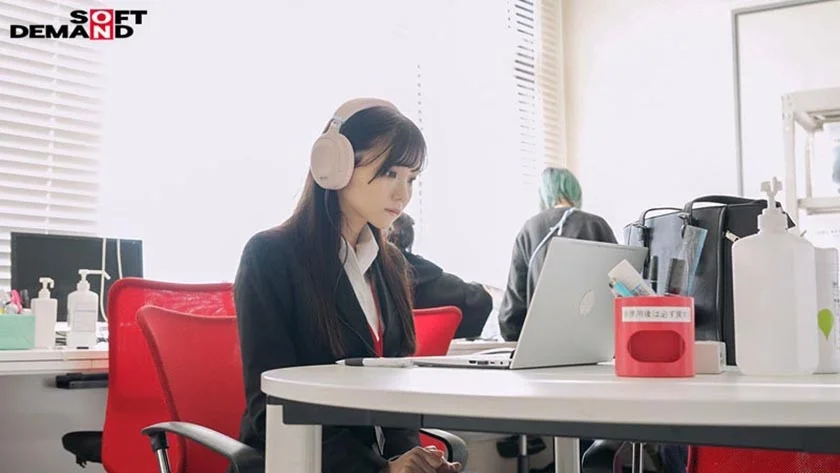 宣伝部 松永あかり 2度目のAV出演 はじめて尽くしの5日間に密着！ こっそり露出 主観フェラ ローションプレイ 玩具オナニー 3P-1