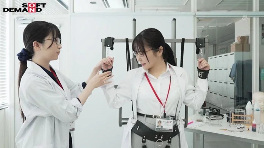 固定電マ連続お漏らし実験「膣がバグるほど刺激し続けたら？」をSOD女子社員6名が真面目に検証してみた結果オマ○コ決壊！もう限界でイキたくないはずなのにカラダが気持ち良くなろうと勝手に動いてヒクつきワギナ過剰快楽懇願 SOD性科学ラボREPORT 19 五味紗瑛子 古泉優璃音 堀川緒美 佐藤里釆 安心院結愛-2