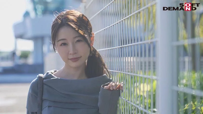 お爺ちゃんお婆ちゃんが大好きで介護士になったニコニコ奥さん 坂井千晴 30歳 第5章 「夫以外の人とするのは、初めてです…」ペニスを優しく包み込む 膣内の感触 痙攣が暫く止まぬ程 過去最高にイキ果てた 待望の初中出し-1