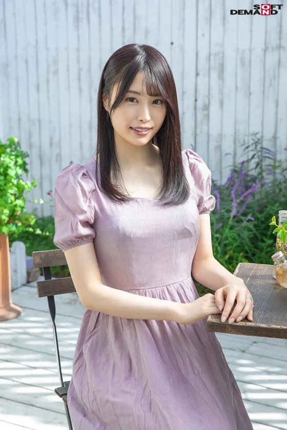 思春期の男子には刺激が強い色気溢れる保健の先生 桂木春香 32歳 AV DEBUT-1