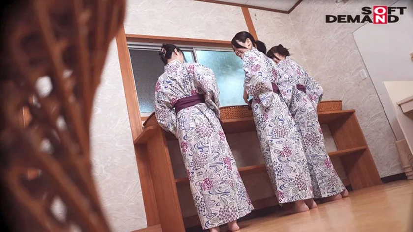 本物人妻レーベルからデビューした奥様たちが1本限りの同窓会 本物人妻3人が豪華共演！旦那に内緒の温泉旅行で酒池肉林の大乱交 高嶋桜 白河花清 望月瞳-4