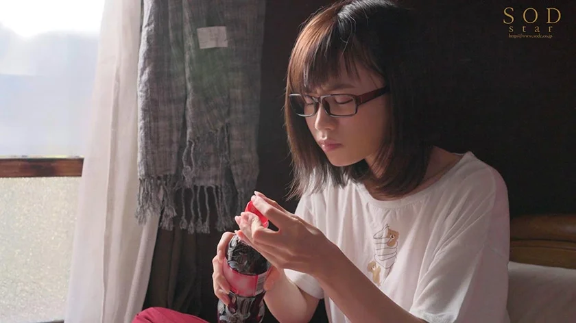 数年ぶりに帰省すると、アラサーの女は未だに自称家事手伝い(ニート)の喪女だった。 隠れ巨乳の女(26) 天宮花南-2