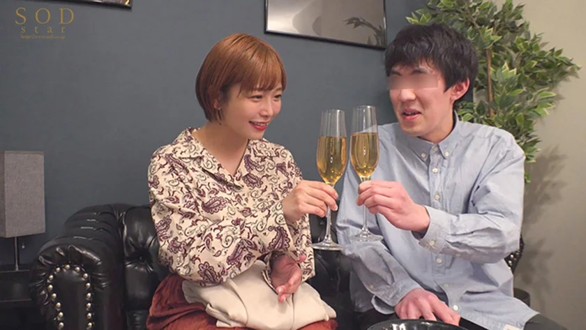 紗倉まなが女性慣れしていない童貞くんの家を訪れ優しくエッチにリードしちゃいました！-15