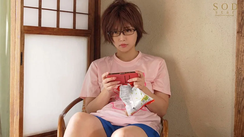 実家暮らしの私は三十路なのに未だ家事手伝い(ニート)で恥ずかしかった。 アラサー喪女ニート 隠れエロ尻の女(30) 紗倉まな 【AV debut 12周年記念 特典映像付き】-2
