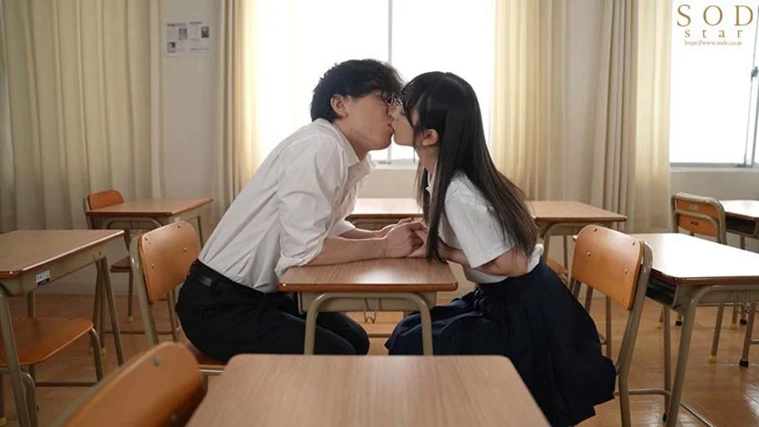 校内で露出誘惑して身も心も弄んでくるイタズラな美少女は幼馴染で誰もが知る有名芸能人。経験乏しい僕らは発情するがまま中出ししまくって所構わずヤりまくった絶倫アオハルSEX。 小湊よつ葉-4
