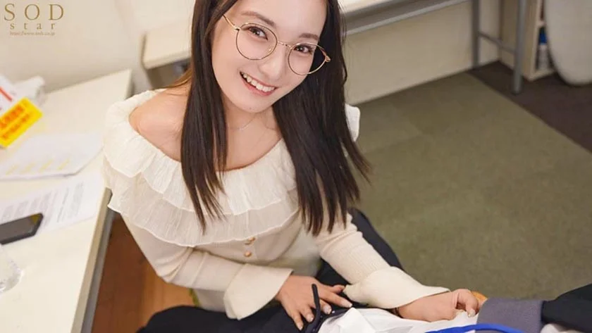昼は清楚な新人女子アナ恋生は 夜はボクの居残り残業の発声練習に付き合ってくれ とびきり下品な清らか淫語を耳元でささやいて 優しく包み込むようなフィンガーテクと乳首舐めで慰めてくれる神同期 渚恋生-3