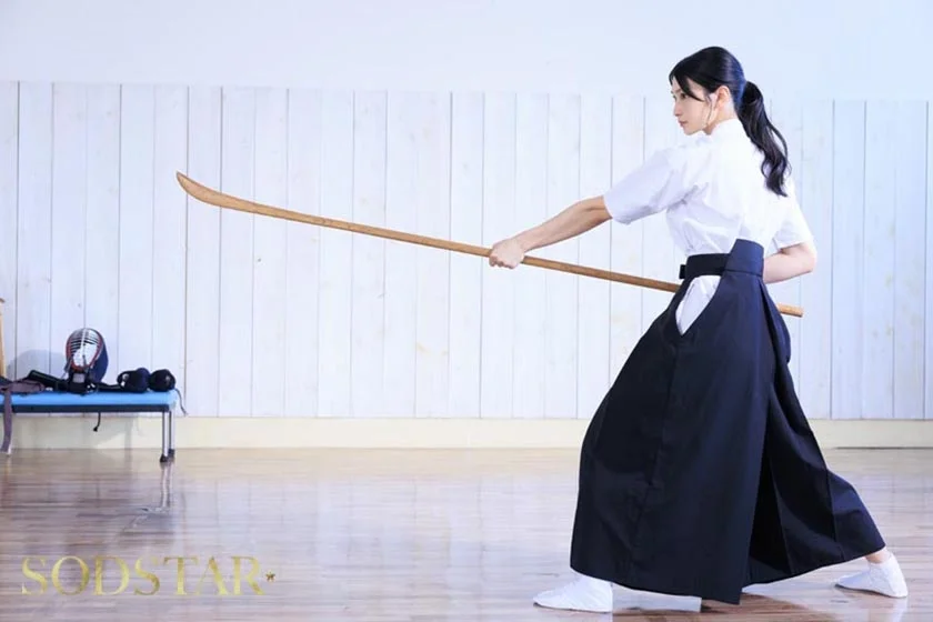 凛とした美しき薙刀剣士と密かに恋焦がれていた僕の童貞喪失物語 本庄鈴【特典映像収録】-2
