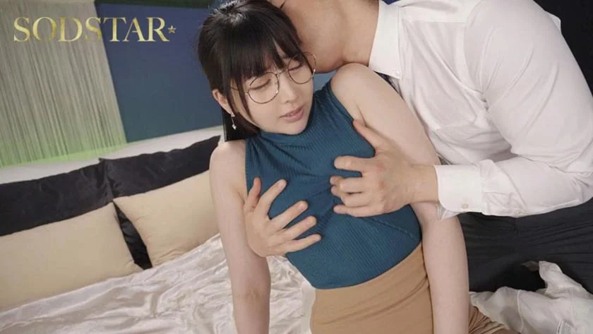クールな外見で常にしごできオーラを放っている夏目部長 いざ下についてみるとポンコツ判明 仕事はぜんぶボクに丸投げだけど 残業後は飲みに連れてってくれ自宅で生マンまでさせてくれる とっても優しいクーデレ女上司 夏目響-6