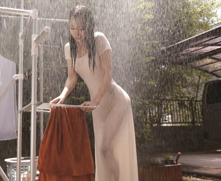 ゲリラ豪雨でビショ濡れのマキシワンピ美女 蓮実クレア 大場ゆい 神ユキ 桜ちなみ-2