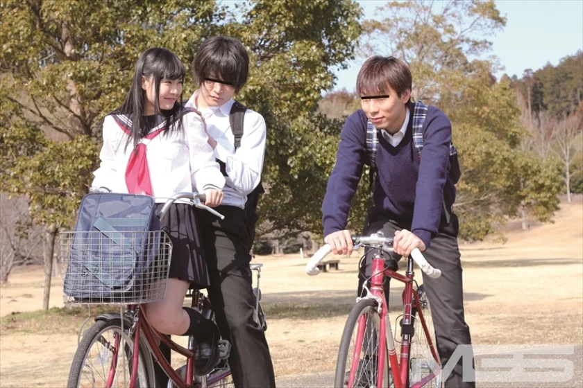 親友の彼女を2人乗りで意識しちゃって自転車SEX-10