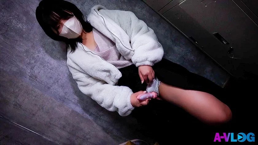 仕事中に抜け出したギャルを焦らして仕事後に無責任中出し-2