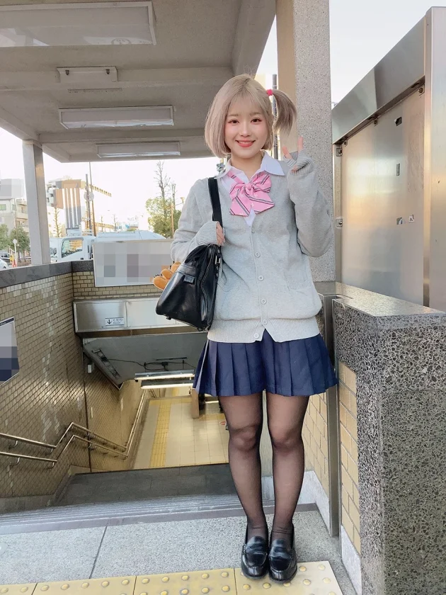 舌ピに金髪ボブのヤンチャな美少女「るるちゃ。」「クリをいっぱい舐めて下さい…よろしくお願いします(;^ω^)」 るるちゃ。-1