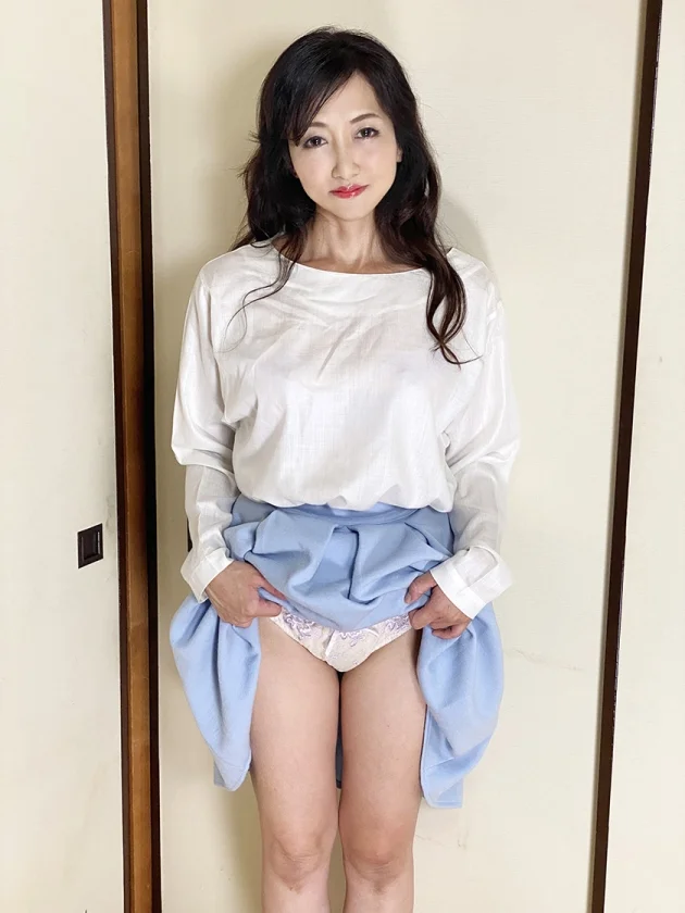 神熟女 ご無沙汰四十路 りょう 四十歳 夫や子供に内緒のHなアルバイト最後のSEXは数年前。欲求不満爆発寸前の人妻熟女の身体は超絶敏感仕上がり！！もはやセカンド処女のおま○こに生ハメ中出しで歓喜のエクスタシー！！ 福富りょう-2