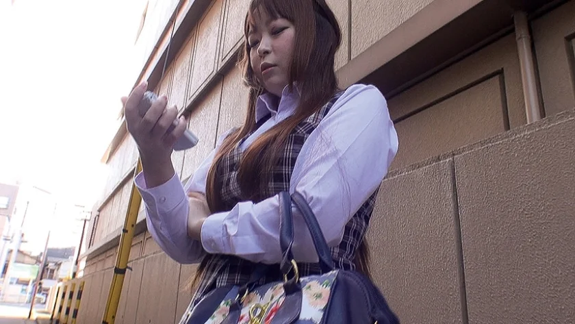 お昼休み中のOLをナンパしてヤリ部屋連れ込み即本番！ 咲原静香 前田るり-1