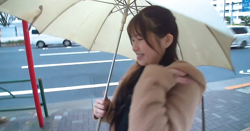 街角で結婚2年目の笑顔が素敵な巨乳奥さんにインタビューと偽り事務所に連れ込んで仕掛けたエロトラップでメ～ロメロにして中出し性交！ りなさん27歳-3