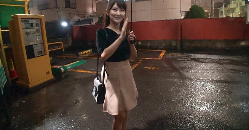 街角でスレンダーで目が大きくて可愛い奥さんにインタビューと偽り事務所に連れ込んで仕掛けたエロトラップでメ～ロメロにして中出し性交！ のどかさん30歳-1