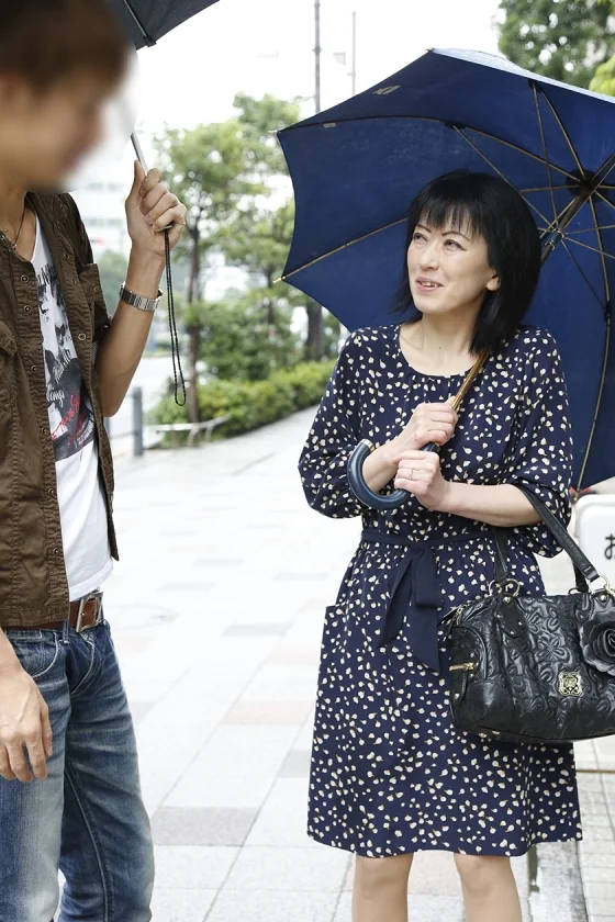 「もっと若い娘にしなさいよ？」とか言いながらも、まんざらでも無い気分で連れ込まれ…。まさかのナンパに胸の高まりを抑えきれない熟女たち 【人妻中出し】12人 4時間 4-16