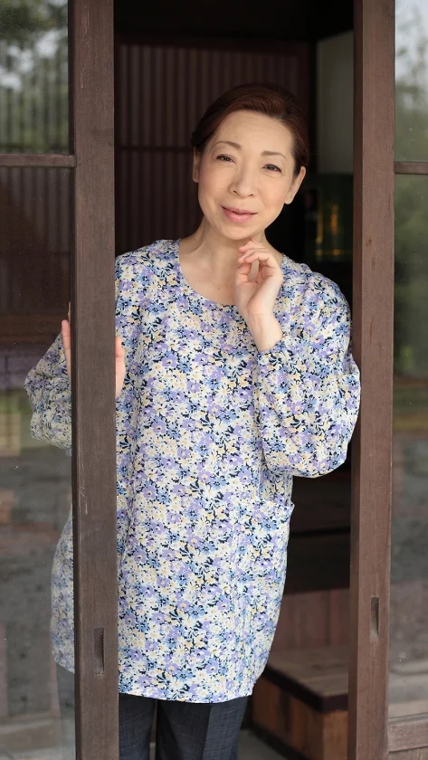 密かに欲求不満を抱えながら悶々と暮らしている一見真面目な地方のおばさん 12人4時間3-2