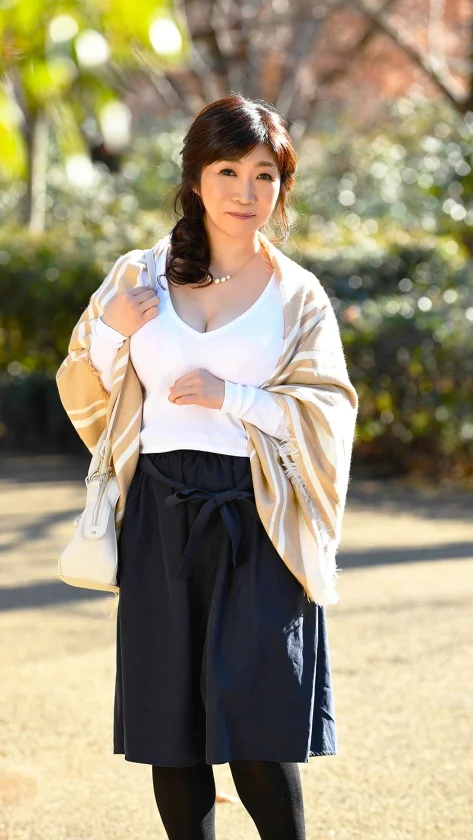 初撮り爆乳おばさん 初めて撮られる緊張感が一生に一度の快感を引き出す 爆乳を揺らす五十路熟女のぶっ飛び破廉恥性交！！ 厳選巨乳素人4時間-1