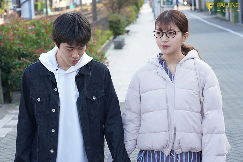 付き合ってからHもせずに大切にしてきた彼女は、イケメン友達の誘いにあっさりなびくビッチな浮気女でした。夏木りん-1