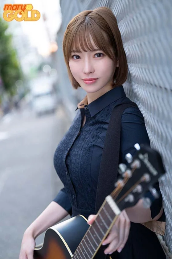 ストリートミュージシャンの女の子が可愛くて巨乳だったのでナンパして家までついていってそのままAVデビュー！るり(仮) 紺野るり-1