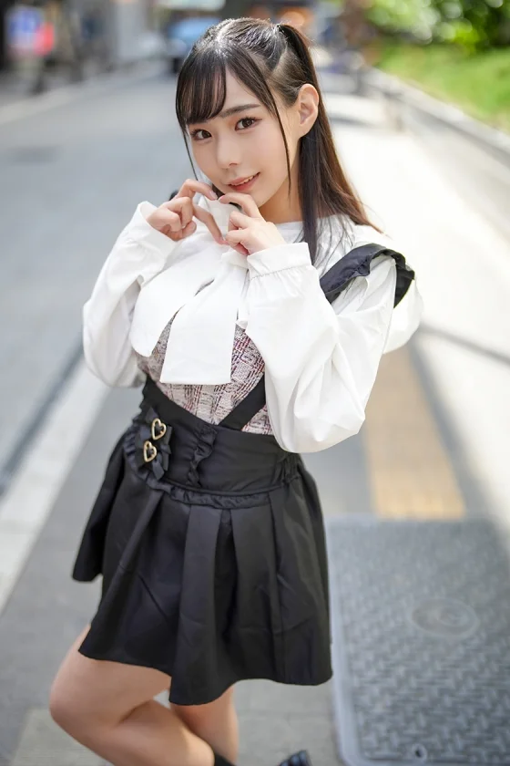 ガールズバーで持ち帰り！Mカップ やらかし系元グラドルのおねだり痴女枕営業ハメ撮り ユリ26歳-1