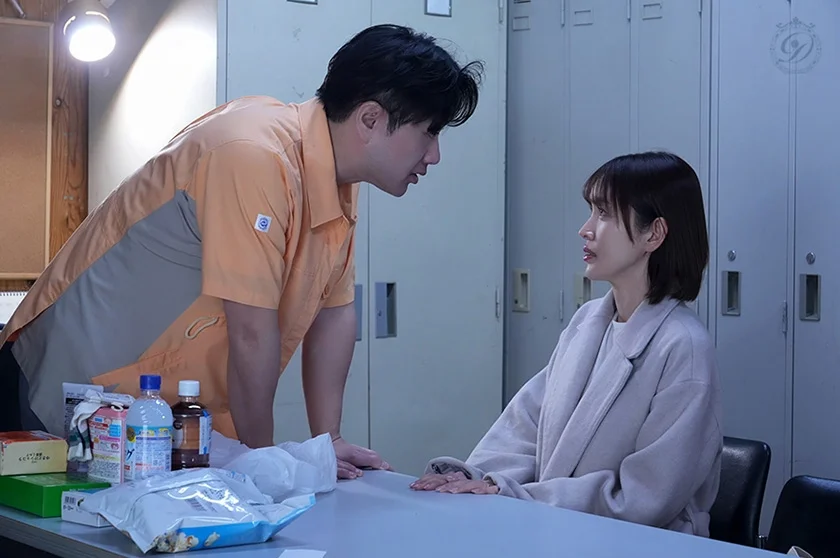 「盗んでないなら脱いでみろ。」隅から角まで探られた万引き妻 角奈保-1